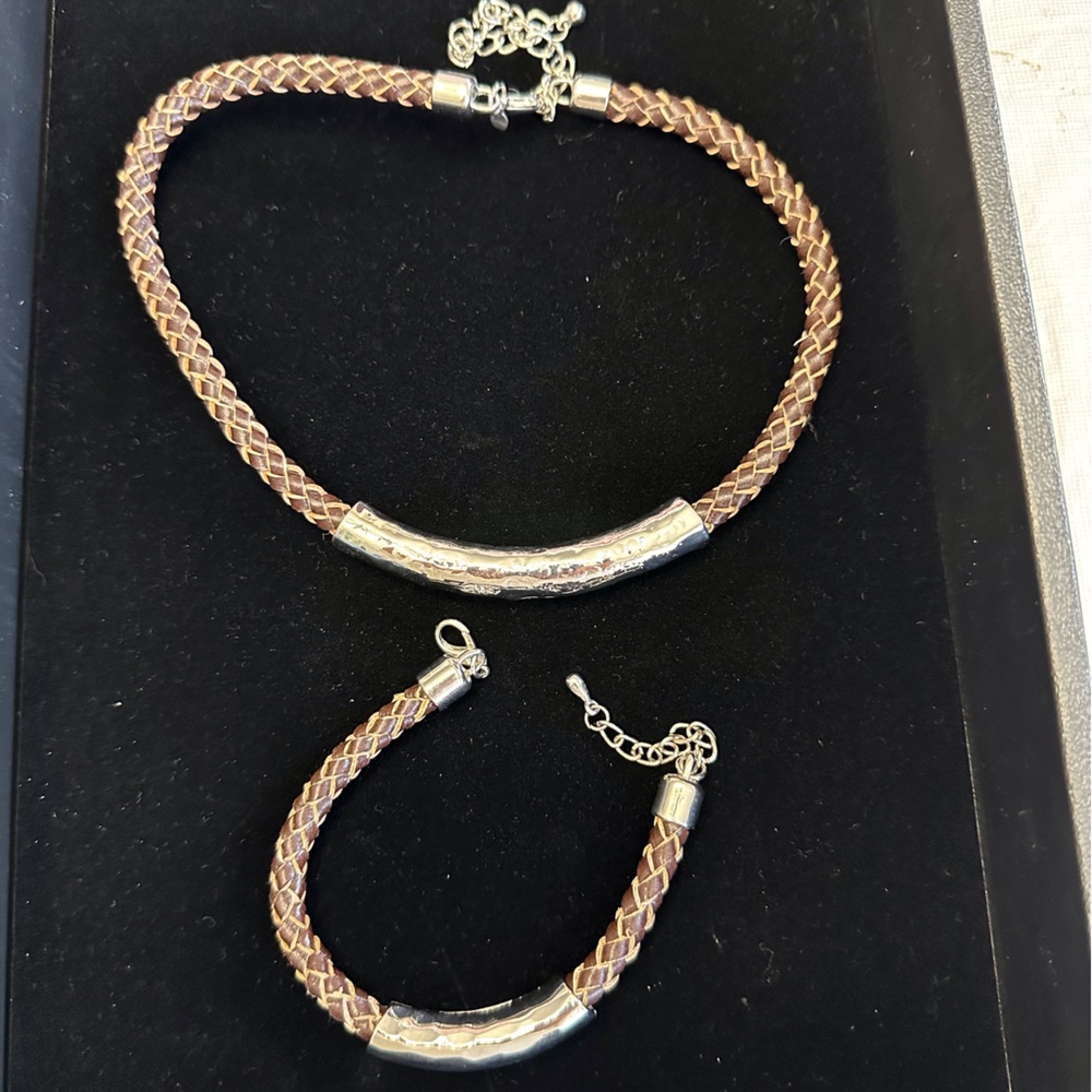 Premier Designs necklace and bracelet